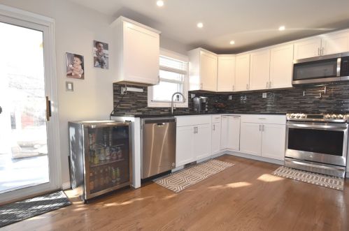 4669 Marina Dr, Whitaker PA  15120-2981 exterior