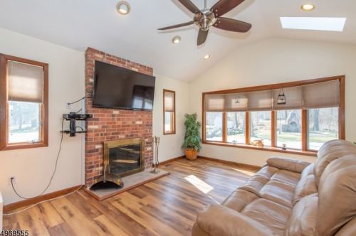 38 Cross Rd, Greystone Park NJ 07950-3207 exterior