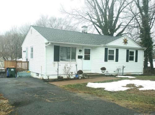 225 Pondview Dr, Southington, CT 06489-3951