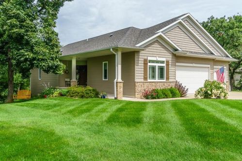 495 Northhaven Dr, Robins, IA 52328-9610