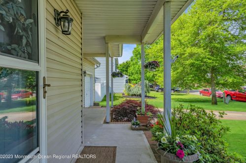 51 Camden Dr, Bricktown NJ 08723-7552 exterior