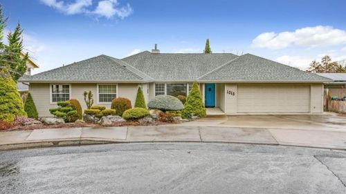 1010 Canyon Park Dr, Ashland, OR 97520-3693