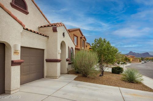 9892 Crook Ln, Tucson, AZ 85742-8651