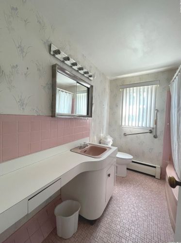 338 Wicks Ave, Babylon NY  11703-1511 exterior