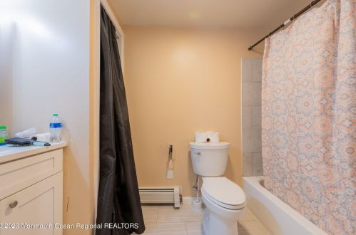 451 Middle Rd, Hazlet NJ  07730-2483 exterior