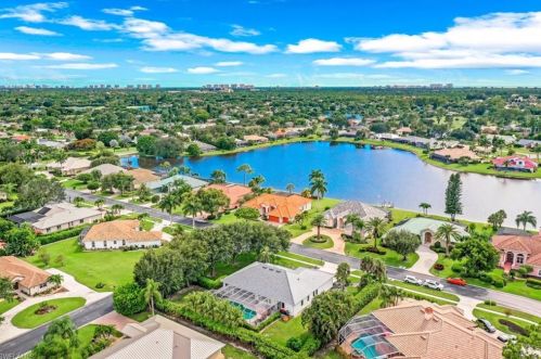 2142 Imperial Cir, Naples FL  34110-1037 exterior