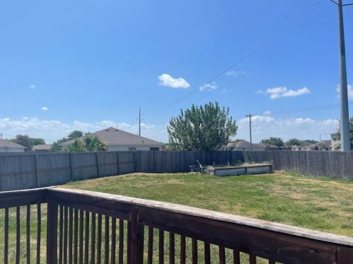 9210 Stingray Ct, Texas City, TX 77591-9262