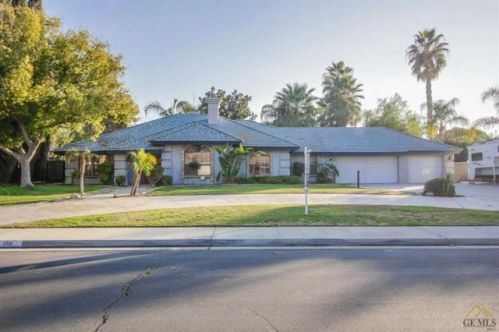 11501 Pinehaven Ave, Bakersfield, CA 93312-3651