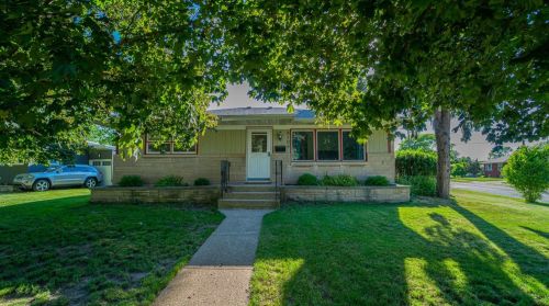 8104 Kooy Dr, Hammond, IN 46321-1842