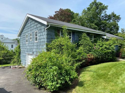 112 Vaneck Dr, New Rochelle, NY 10804-1206