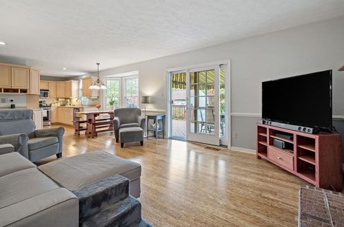 1049 Lakemont Dr, Bridgeville PA  15017-1264 exterior