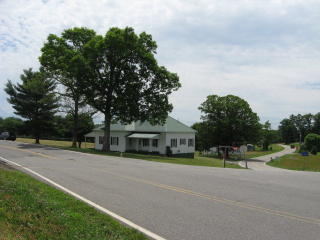 4278 Airport Rd, Hillsville, VA 24343-3712