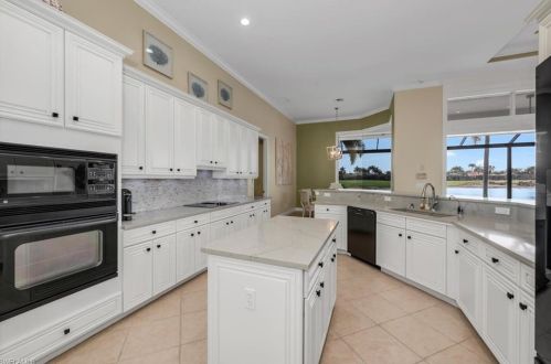 5059 Cerromar Dr, Naples FL  34112-7922 exterior