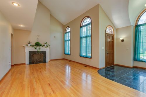 6 Birch Hill Rd, Salem NH  03079-3473 exterior