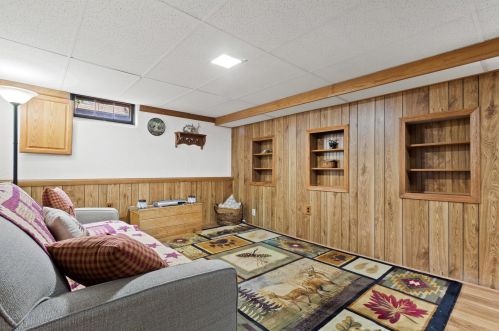 6240 Kinnickinnic Riv Pkwy, Milwaukee WI 53219-3010 exterior