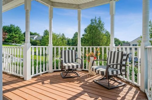 39 Ridgefield Rd, Warwick, NY 10990-3545
