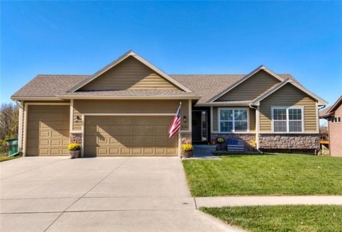 4122 147th St, Des Moines, IA 50323-2491