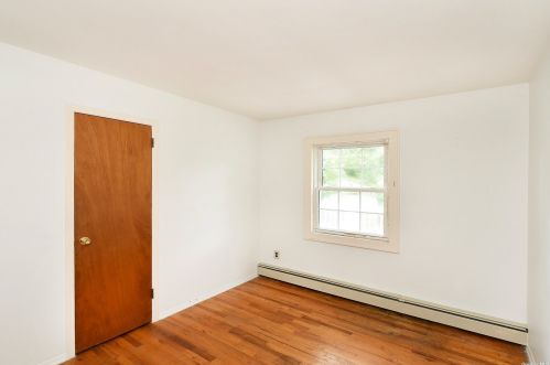 9 Leghorn Ct, Huntington Station NY  11746-2820 exterior