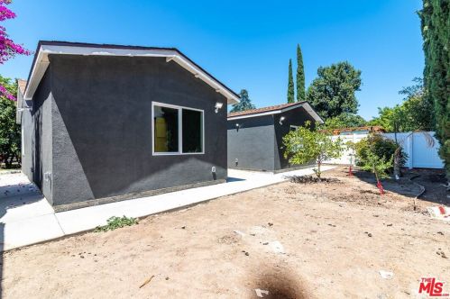 16038 Hartland St, Van Nuys CA 91406-4520 exterior