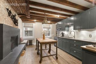 95 Barrow St, New York NY  10014-2824 exterior
