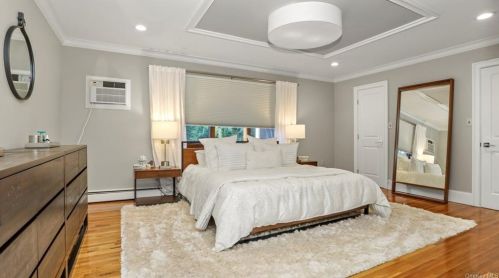 132 Woodland Dr, Pleasantville NY  10570-3612 exterior