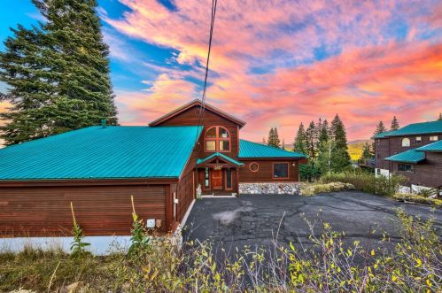13289 Ski Slope Way, Truckee CA  96161-7082 exterior