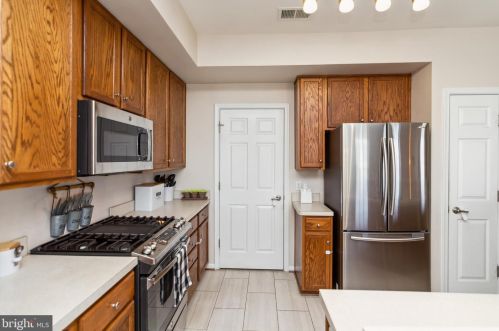 14517 Kylewood Way, Gainesville VA  20155-6233 exterior