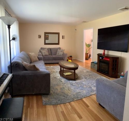 11 Lewis Ln, Sparta NJ  07871-1708 exterior