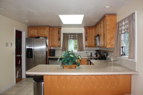 47 Lancaster Pl, Stamford, CT 06905-1807
