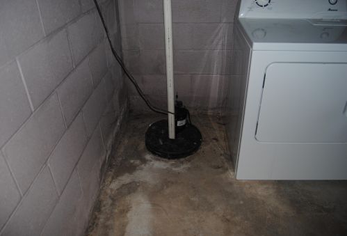 8339 Lk Dr, Milwaukee WI 53217-2816 exterior