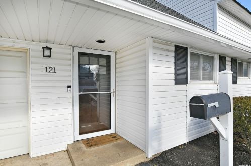 121 Page Ln, Westbury, NY 11590-6240