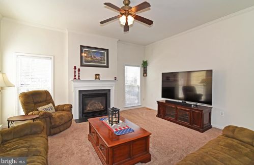 213 Alpine Dr, Leesburg VA 20175-6132 exterior