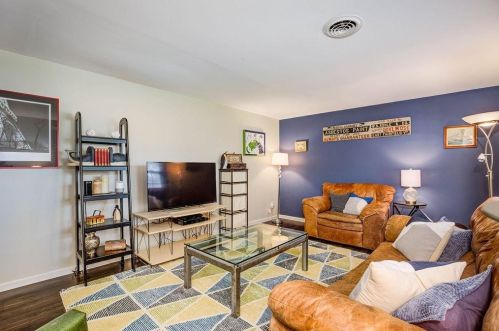 624 Brookview Ct, Miami, OH 45056-2009