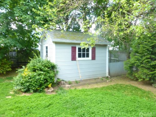 190 Willow St, East Brunswick NJ  08816-3138 exterior