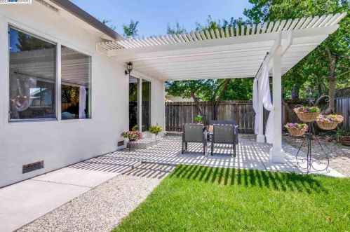 6570 Inglewood Dr, Pleasanton CA  94588-3825 exterior