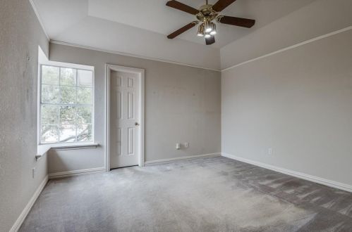 2401 Creekside Cir, Irving TX 75063-3355 exterior