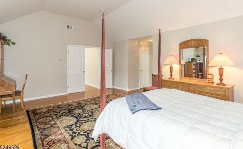 11 Autumn Dr, Scotch Plains NJ  07076-2431 exterior