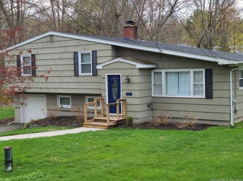 12 Woodvale Dr, Northford, CT 06472-1640