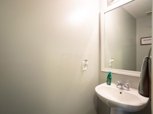 110 Hummock Dr, Pataskala OH  43062-7911 exterior