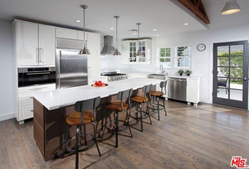5445 Buffalo Ave, Van Nuys, CA 91401-5224