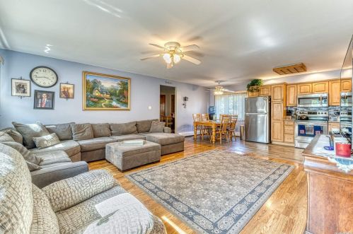 220 Jerusalem Ave, Hicksville, NY 11801-4926