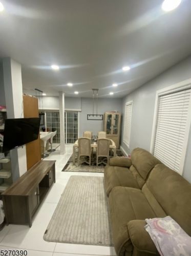7 Garfield Ave, Paterson NJ  07506-2517 exterior