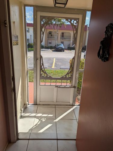 201 Lake Dora Dr, West Palm Beach, FL 33411-2359