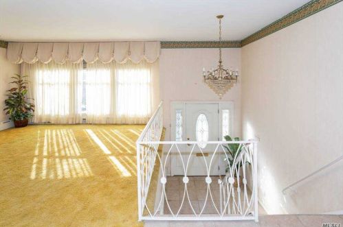 1061 Fordham Ln, Woodsburgh, NY 11598-1013