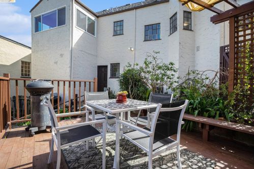 1 Kingsland Pl, Oakland CA  94619-2608 exterior