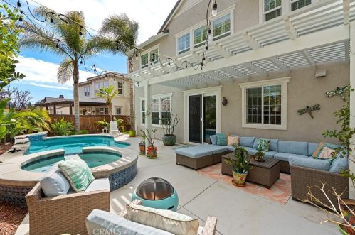 27406 Quincy Ln, Temecula CA  92591-4402 exterior