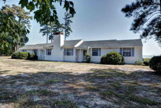 898 Stove Point Rd, Deltaville, VA 23043-2215