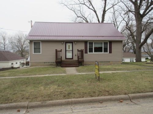 323 Washington St, Monticello, IA 52310-1676