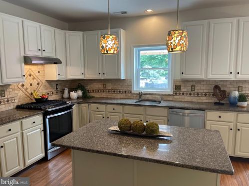 32 Windward Ct, Collegeville PA  19426-2869 exterior