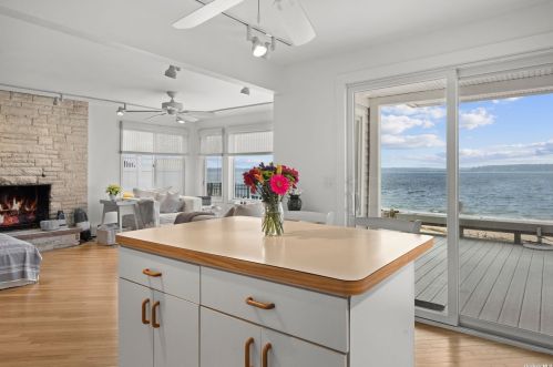 11 Argyle Dr, Northport NY  11768-1002 exterior